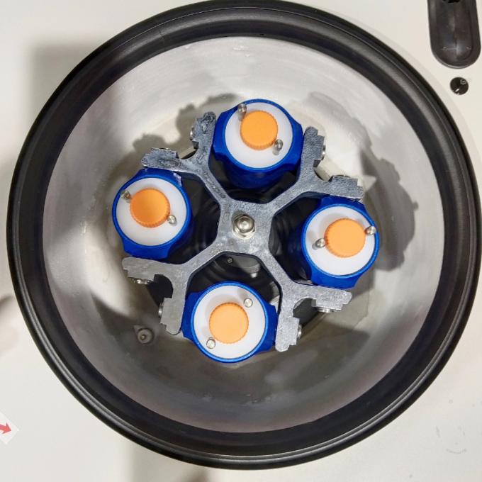 TDL5M Soğutucu Laboratuvar Merkezci 6000 rpm 5120xg Dolaylı Kan Hücresi DNA Kompresörü ile 2